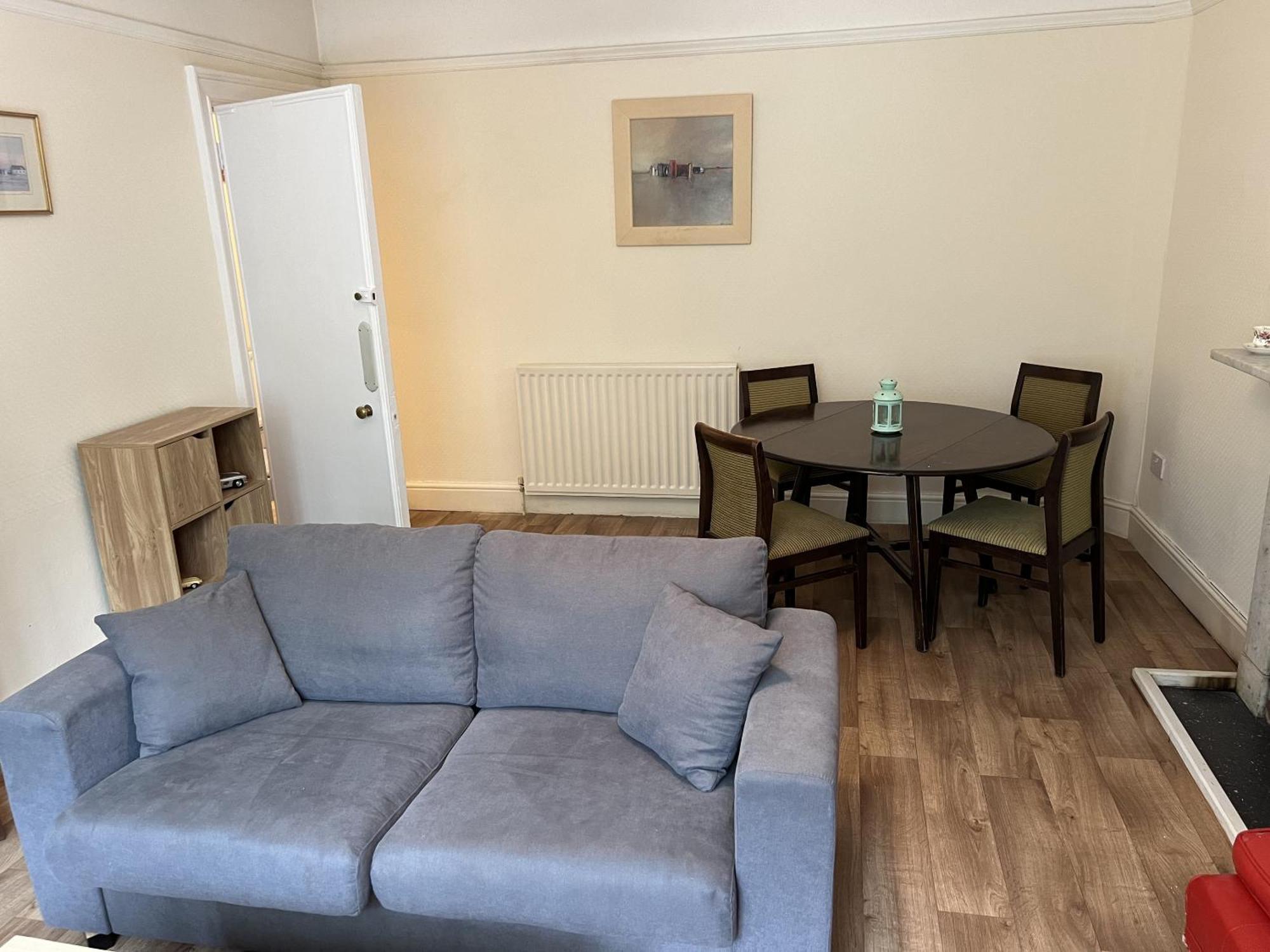 The Talbot And Apartment Iwerne Minster Екстериор снимка
