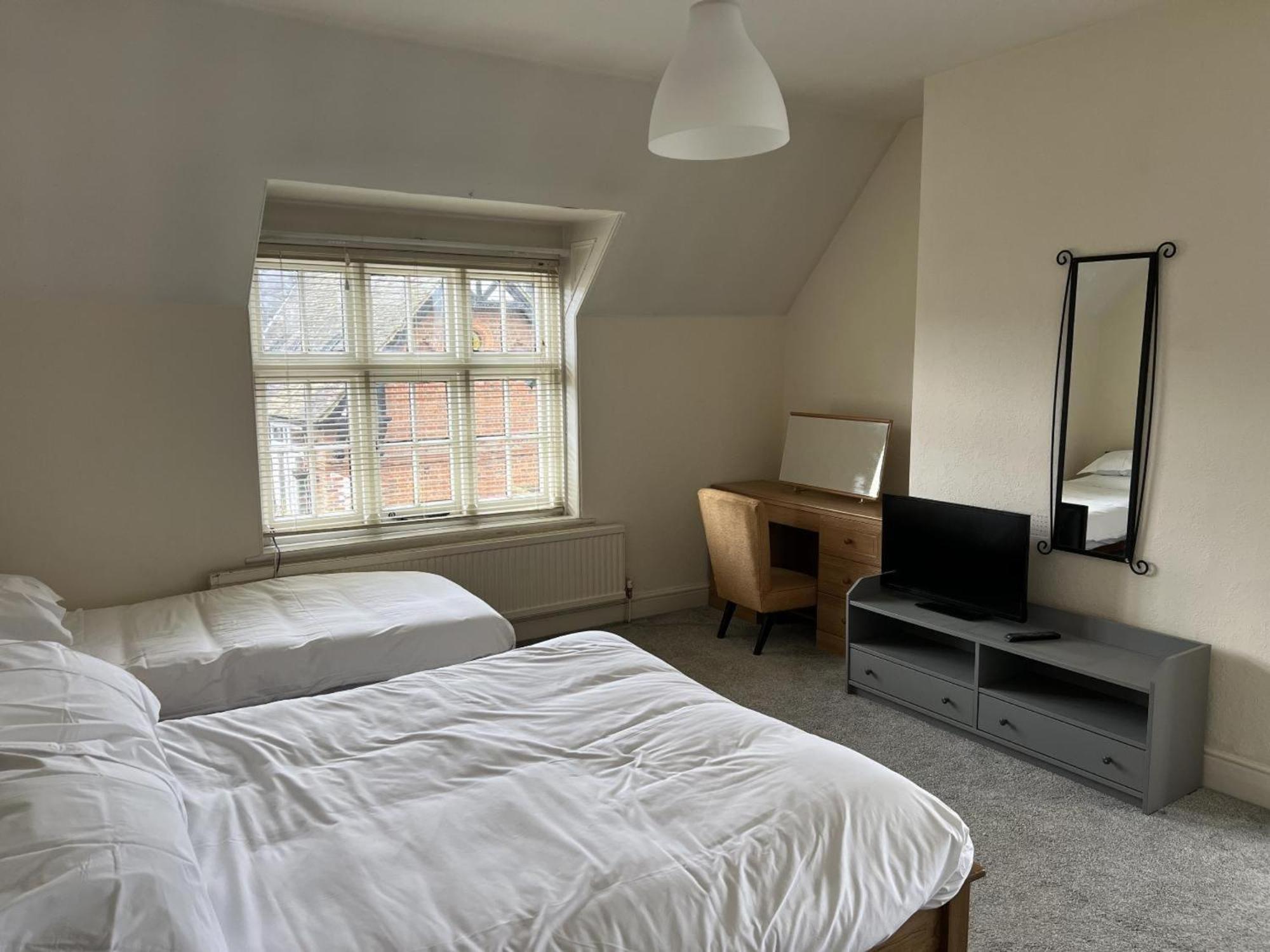 The Talbot And Apartment Iwerne Minster Екстериор снимка